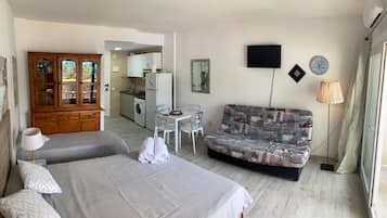 Iron/ironing board, WiFi, bed sheets