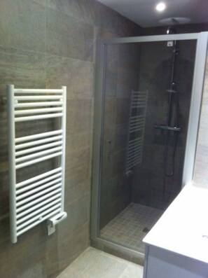 Ducha y secador de pelo