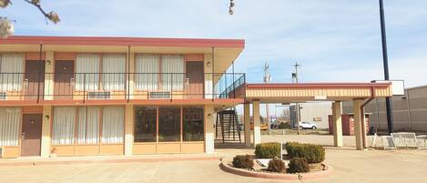 Vista frontal de la propiedad