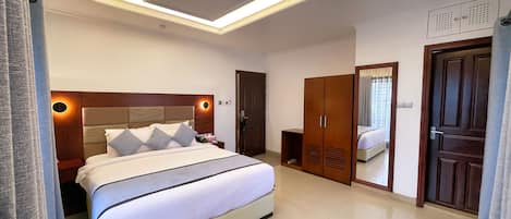 Chambre Double, fumeurs | Bureau, chambres insonorisées, Wi-Fi gratuit, draps fournis