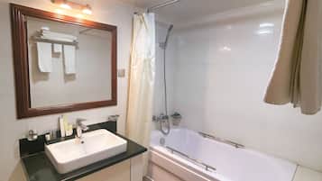 Premium Twin Room | Bathroom | Free toiletries, bathrobes, slippers, towels
