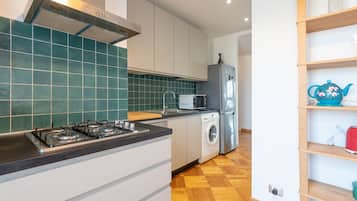 KĂŒhlschrank, Mikrowelle, Ofen, Herdplatte