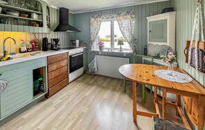 Fridge, oven, stovetop, coffee/tea maker - 2 bedroom cozy home in Degerhamn (Degerhamn)