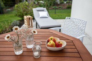 Terrace/patio - Apartment "Claudia's Seeherz" with Private Garden & Wi-Fi (Wasserburg (Bodensee))