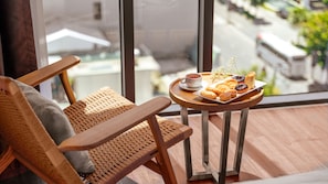 Premium bedding, free minibar items, desk, blackout curtains - Estrella Boutique Hotel (Da Nang)
