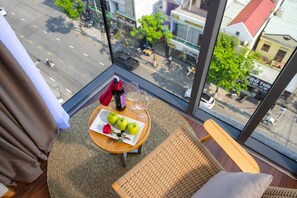 エグゼクティブ ルーム 浴槽 (Suite) | リビング エリア | 42 インチのスマートテレビ (ケーブル放送視聴可)、テレビ