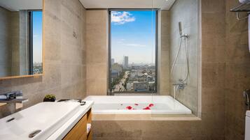 Premier Double Room, Bathtub, City View | Bathroom | Shower, hydromassage showerhead, free toiletries, hair dryer