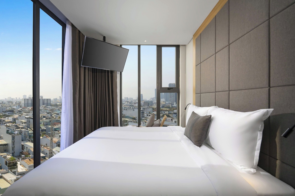 Superior Double Room, City View | Premium bedding, minibar (some free items), desk, blackout drapes