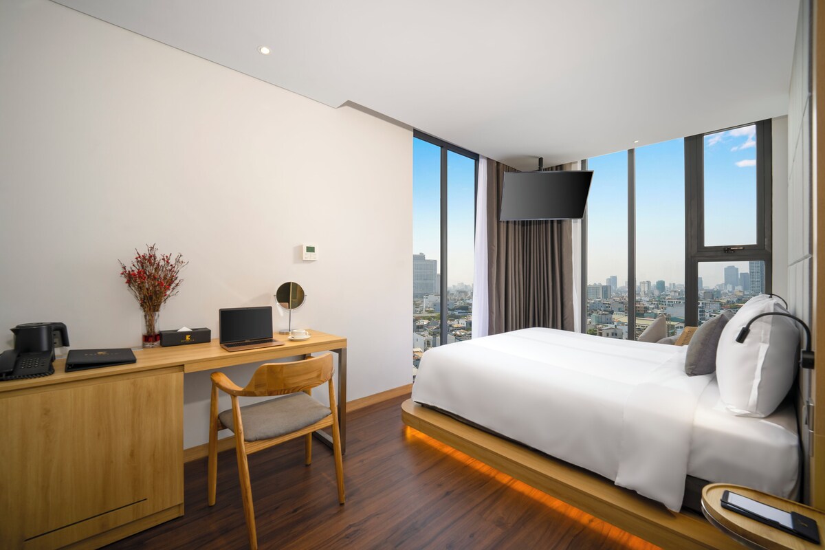 Premium bedding, free minibar items, desk, blackout curtains