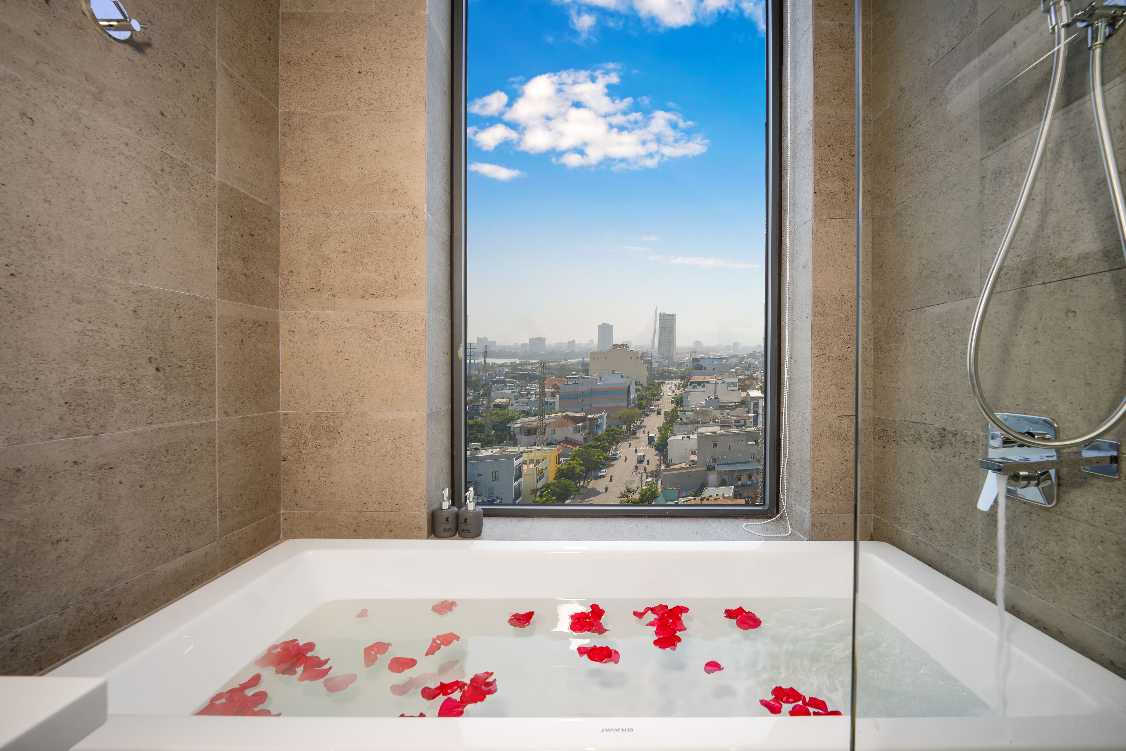 Deluxe-Doppelzimmer, Badewanne, Stadtblick | Badezimmer