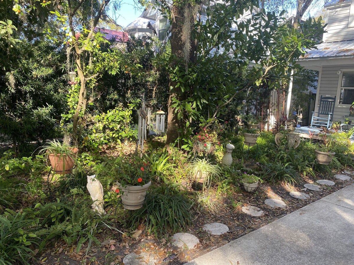 Photo 28 of Pet friendly Iconic Magnolia Ave, Fountain of Youth, 4 min to beach & Downtown
