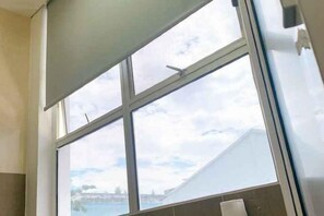 Egyptian cotton sheets, premium bedding, down comforters, pillowtop beds - One Stop Hotel Ipoh (Ipoh)