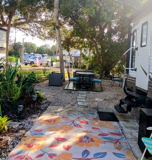 Outdoor dining - Escape to Coastal Bliss: Charming Downtown Jensen Beach Vacation Camper  (Jensen Beach)