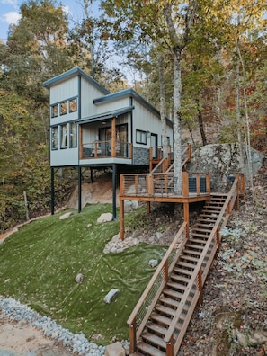 Exterior - The Evergreen Treehouse with Winter Views! (Wildwood)