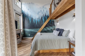 Room - The Evergreen Treehouse with Winter Views! (Wildwood)