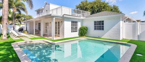 Piscina all'aperto, una piscina riscaldata