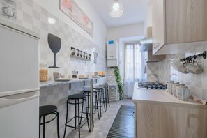 Microwave, oven, stovetop, coffee/tea maker