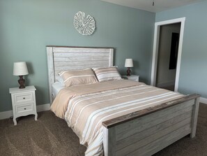 3 soverom, skrivebord, reiseseng for barn og wi-fi