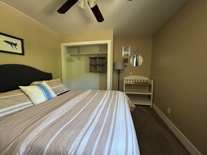 3 Schlafzimmer, Schreibtisch, Reisekinderbett, WLAN