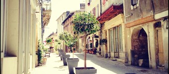 Spacious, light & airy, Romantic village home set off Monflanquin Village Square