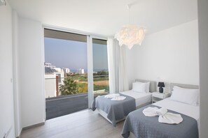 4 bedrooms, iron/ironing board, internet, bed sheets