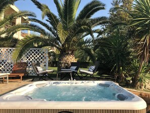 Outdoor spa tub - Escape to Paradise - Experience Luxury and Serenity at Villa Elina in Sithonia! (Agia Kiriaki)