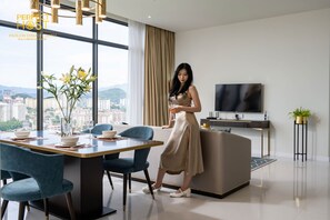 Living area - Pavilion Embassy Suites KL by Perfect Host (Kuala Lumpur)