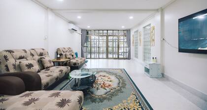 Paradise Found:4BR, 6 min to Lee Garden