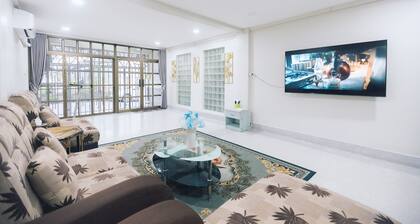 Paradise Found:4BR, 6 min to Lee Garden