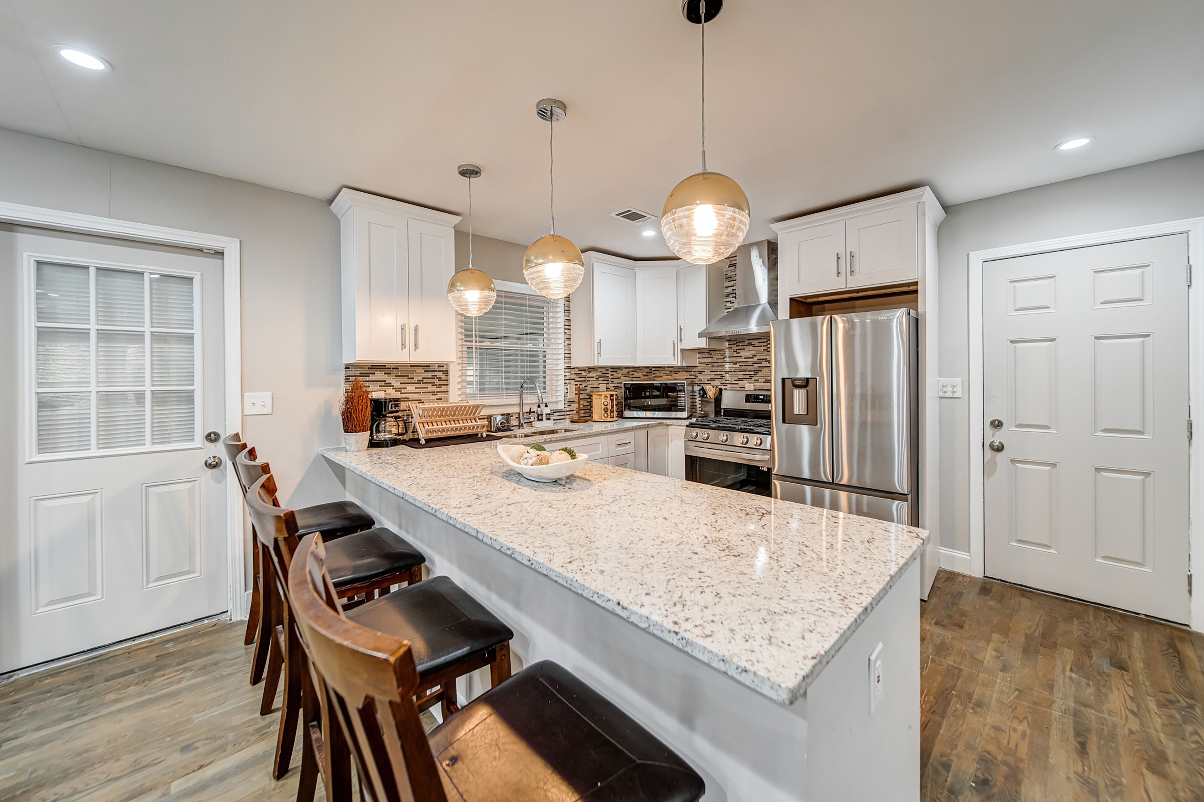 Kylskåp, mikrovågsugn, ugn och spishäll