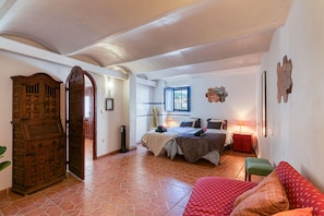 9 bedrooms, iron/ironing board, WiFi