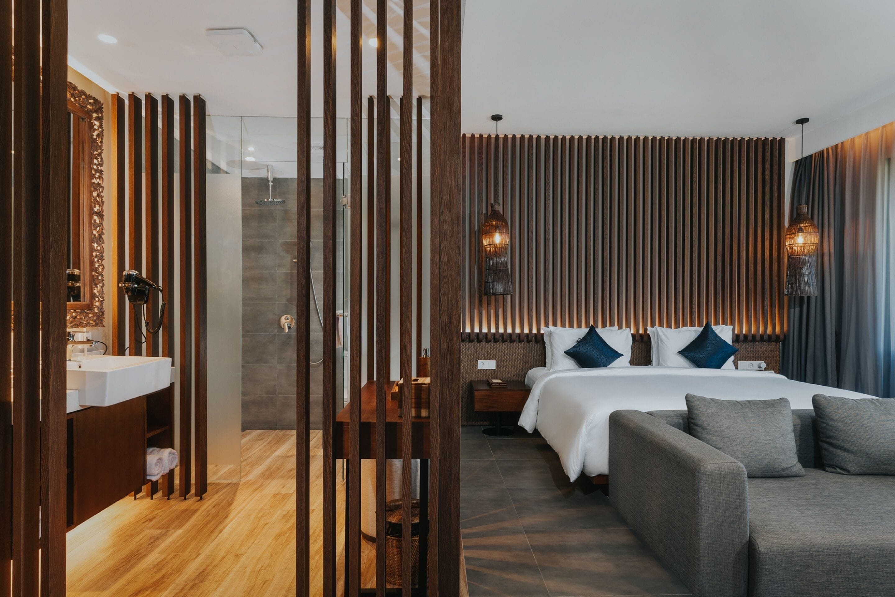 Deluxe Suite with Balcony | Bathroom | Rainfall showerhead, hair dryer, bathrobes, slippers