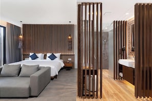 Deluxe Suite with Balcony | Bathroom | Rainfall showerhead, hair dryer, bathrobes, slippers