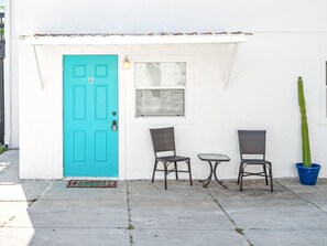 Exterior - Glamorous City Studio - Prime Location Near All! (Tampa)