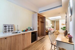 Senior kamer | 1 slaapkamer, individueel gedecoreerd, een bureau, geluiddichte muren