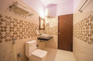 Deluxe-huone | Kylpyhuone | Ilmaiset hygieniatuotteet, hiustenkuivaaja, kylpytakit, tohvelit