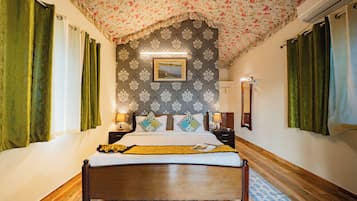 Minibar, sistema de insonorización, wifi gratis y ropa de cama