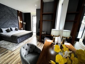 高档床上用品、羽绒被、加厚床垫、迷你吧