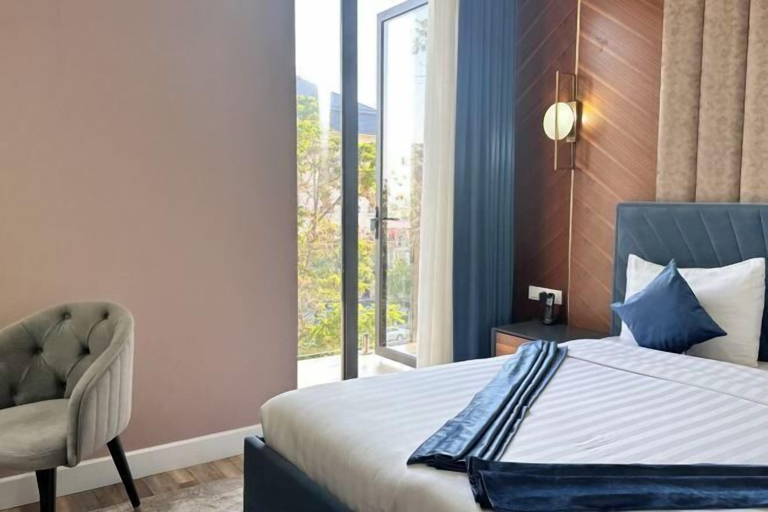 Roupas de cama premium, edredons de pluma, camas com colchões pillow-top