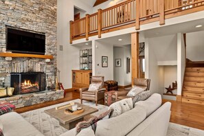 Téléviseur, foyer, jeux vidéo, bureau