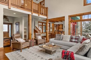 Televisio, takka, videopelejä, työhuone