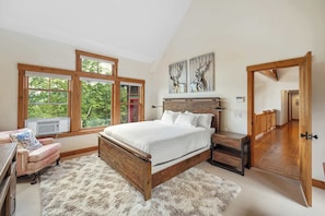 5 bedrooms, WiFi, bed sheets