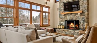 Mountainside 5-BR Ski-In/Out Okemo Estate