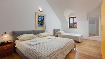 2 bedrooms, iron/ironing board, free WiFi