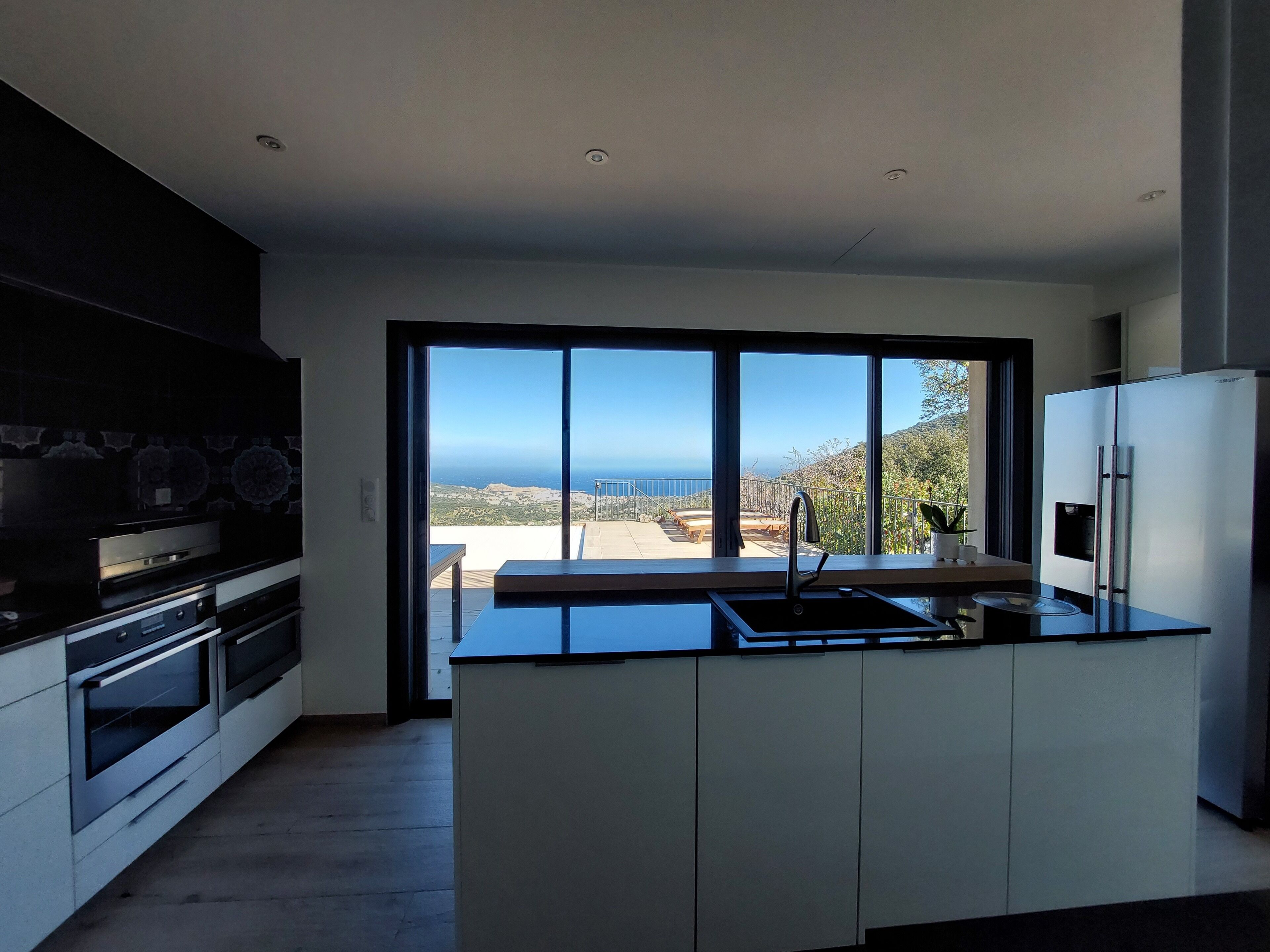 冰箱、微波炉、烤箱、炉灶