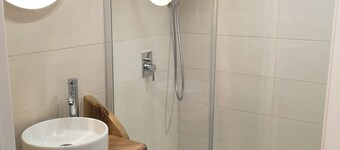 5 bedroom house with jacuzzi for 6 people in the village of Champagne