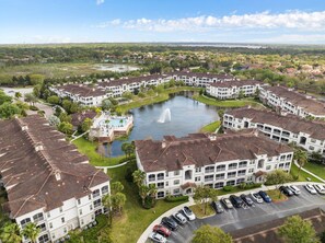 Exterior - Water-View Oasis w/spacious wrap around screened in balcony- mins from beach (Windermere)