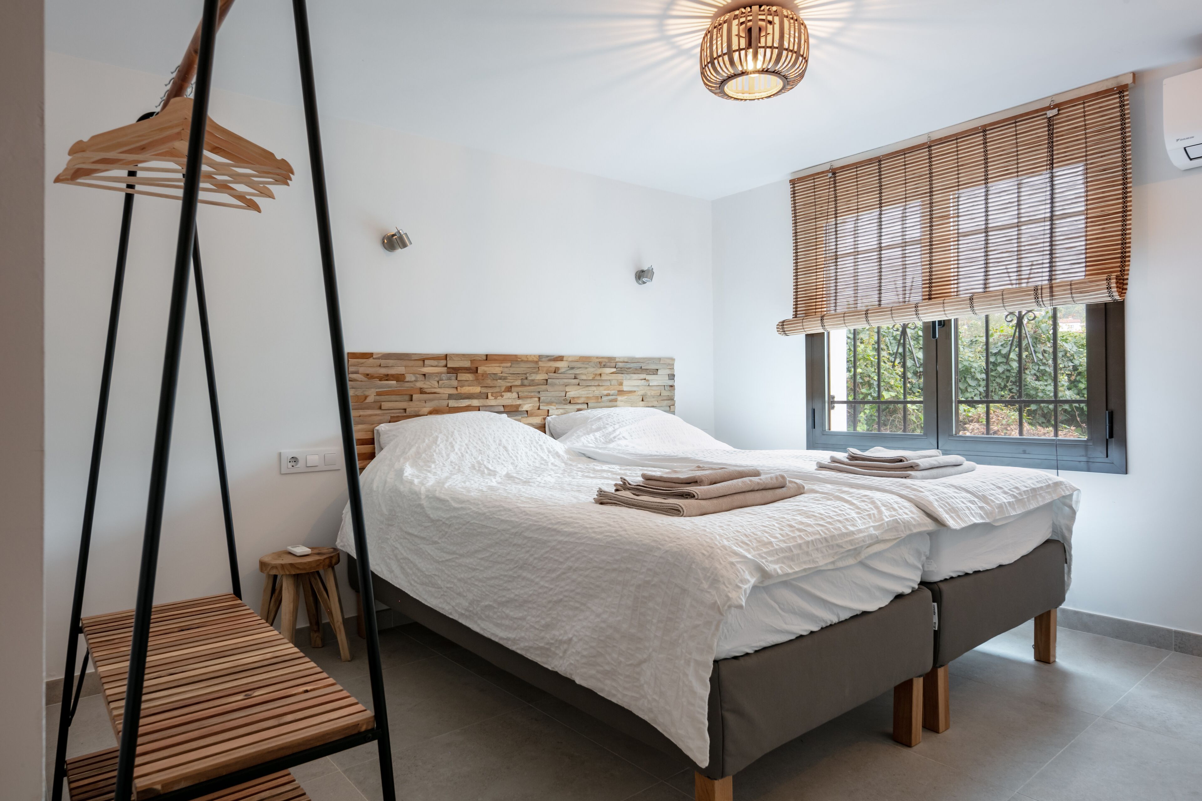 6 slaapkamers, een kluis op de kamer, een strijkplank/strijkijzer