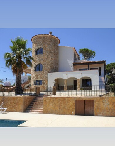 New! 12 p villa in Costa Brava with beautiful sea view