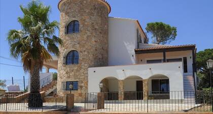 New! 12 p villa in Costa Brava with beautiful sea view